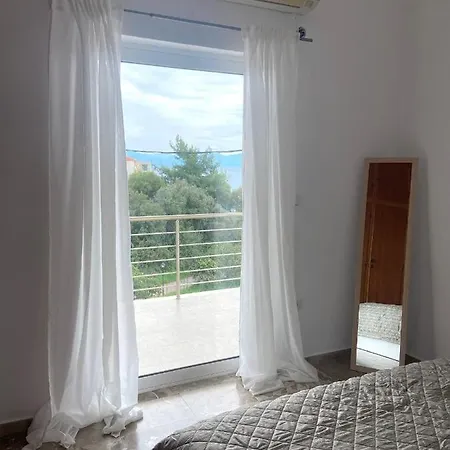 Delfini Apartmán *